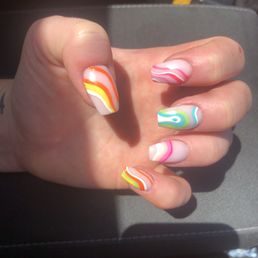 Wavy nails Wavy nails