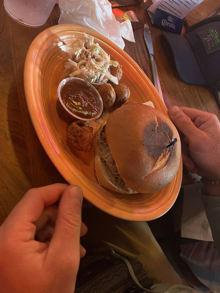 Howard's Pub & Raw Bar Restaurant