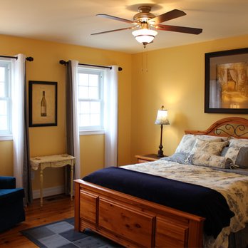Newark Manor - The Chardonnay Room - Bed & Breakfast Near Me - Niagara-on-the-Lake, Ontario Newark Manor - The Chardonnay Room - Bed & Breakfast Near Me - Niagara-on-the-Lake, Ontario