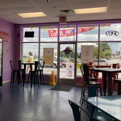 Breez Ice Cream - Seating
