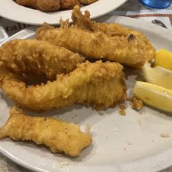 Halftime Restaurant Pizza & Cocktails - Six pieces of beautiful fried and flavorful walleye. Came with soup or salad, choice of potato and corn for $11.01. Can't be beat!