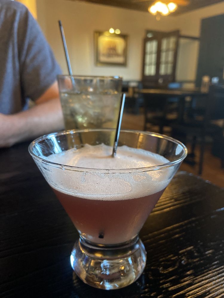 Bullys Restaurant & Pub