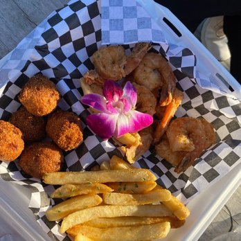Yeah She Rollin - Shrimp with 3 sides - Cajun/Creole Near Me - Katy, Texas
