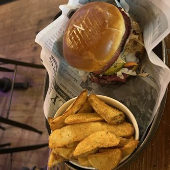 Placerville Public House - Reuben sandwich with potato wedges - Beer Bar Near Me - Placerville, California