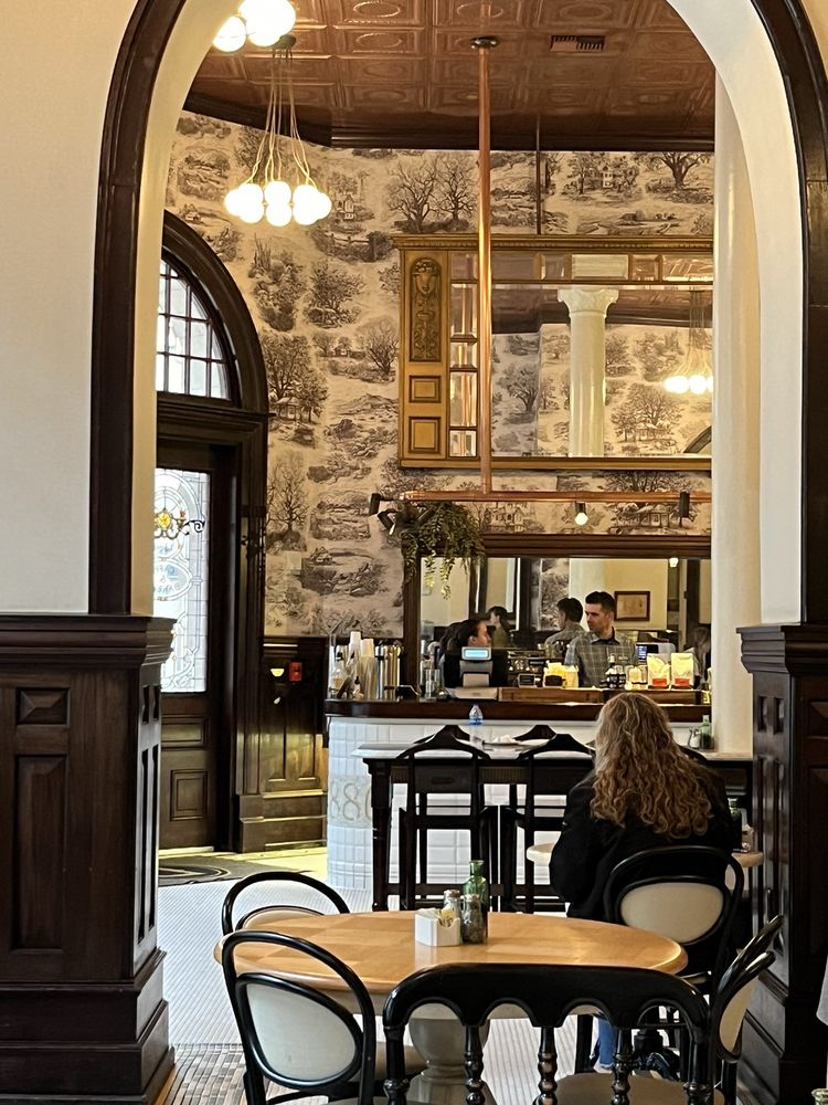 1886 Cafe & Bakery