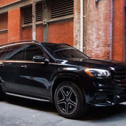 Realcar Premium Car Rental - Mercedes Benz GLS450