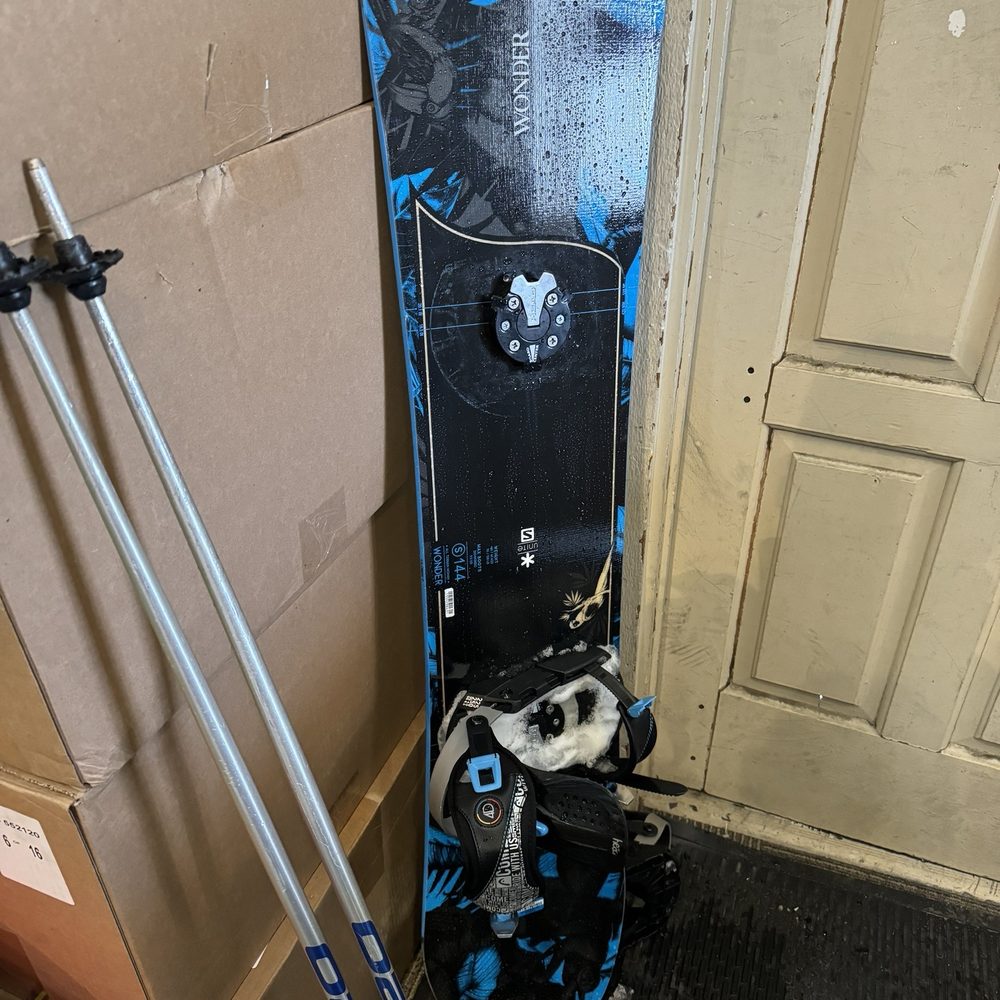 Get Outdoors 365 - Very old bindings attached to a demo board - Bike Rentals Near Me - Mammoth Lakes, California