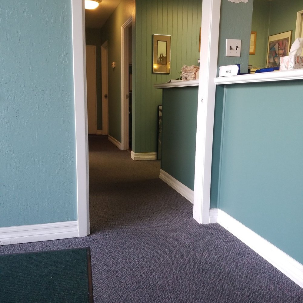 Advanced Chiropractic Center - clinic interior - clean and a beautiful green - Chiropractors Near Me - Redwood City, California Advanced Chiropractic Center - clinic interior - clean and a beautiful green - Chiropractors Near Me - Redwood City, California