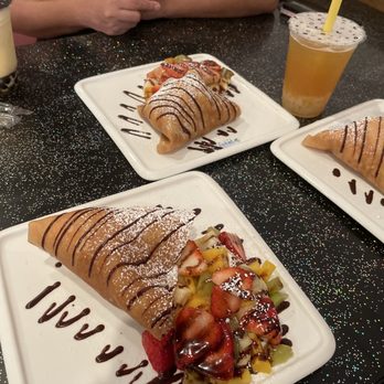 Snowflake Tea House - Mixed fruit crepe - Desserts Near Me - Duluth, Georgia Snowflake Tea House - Mixed fruit crepe - Desserts Near Me - Duluth, Georgia