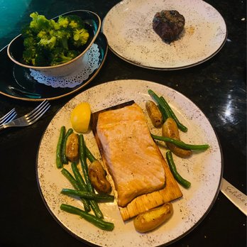 Eddie Merlot's - Antarctic salmon, filet mignon, broccoli - Seafood Near Me - Boston, Massachusetts Eddie Merlot's - Antarctic salmon, filet mignon, broccoli - Seafood Near Me - Boston, Massachusetts
