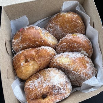 Leonard's Bakery - Malasada - Bakeries Near Me - Honolulu, Hawaii