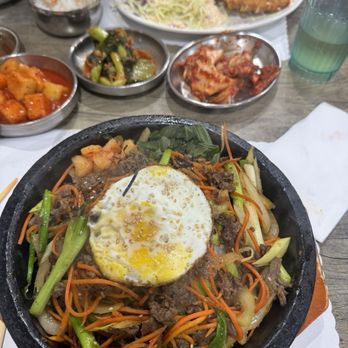 Han Yang - 불고기 돌솥 비빔밥 (Bulgogi Dol-Sot) / Korean BBQ Beef Bibimbap - Korean Near Me - Buena Park, California