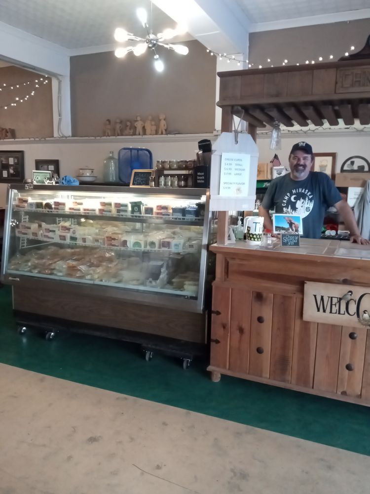 BADGER CHEESE HAUS Updated July 2024 204 Bird St, Hannibal, Missouri Cheese Shops Phone