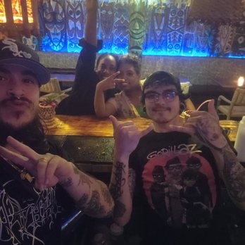 Hugman's Oasis - Selfie time with the bartenders! - Tiki Bars Near Me - San Antonio, Texas