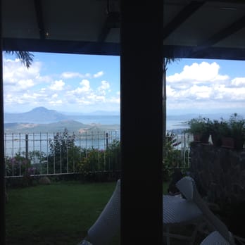 Joaquin's Bed and Breakfast - Bed & Breakfast Near Me - Tagaytay, CAV