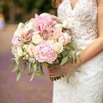 Bings Design - Bridal bouquet - Floral Designers Near Me