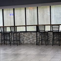 Kickin’ Pizza - Bar area seating