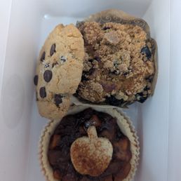 Chocolate Chip Cookie (GF-V-DF), blueberry streusel muffin (GF-V-DF), apple tart (GF) Chocolate Chip Cookie (GF-V-DF), blueberry streusel muffin (GF-V-DF), apple tart (GF)