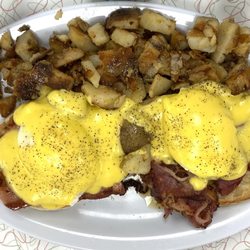 Dream Diner - Pastrami ham Benedict.
