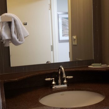 Courtyard San Diego Central - Sink outside of main bathroom - Hotels Near Me - San Diego, California