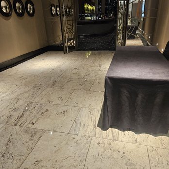 Clipper Bar - The entrance to the bar - Bars Near Me - London, XGL