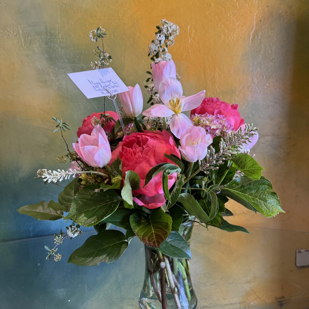 Ladybug Flowers - Florists Near Me - Sausalito, California Ladybug Flowers - Florists Near Me - Sausalito, California