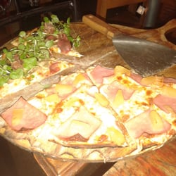 Voraz Pizza - Una señora pizza para ir con mucho hambre. Esta es tamaño familiar.