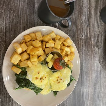Hermie’s - Egg Florentine with home fries and a coffee - Breakfast & Brunch Near Me - Toronto, Ontario