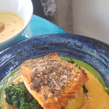 Geoffrey's Malibu - Grilled salmon,  broccolini - Seafood Near Me - Malibu, California