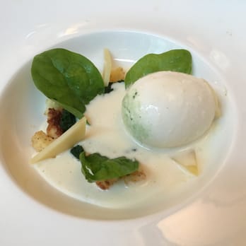 Macéo - soft-boiled egg on spinach puree with cream sauce and parmesan - French Near Me - Paris, 75 Macéo - soft-boiled egg on spinach puree with cream sauce and parmesan - French Near Me - Paris, 75