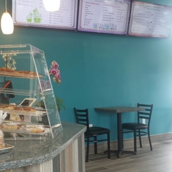 Tea Annie - Front of the shop. More tables are along the right side (couldn't capture in this photo) - Bubble Tea Near Me - Los Altos , California