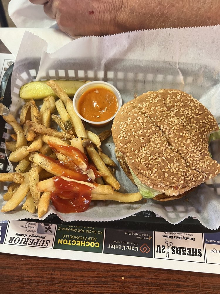 Annie's Ruff Cut Logo