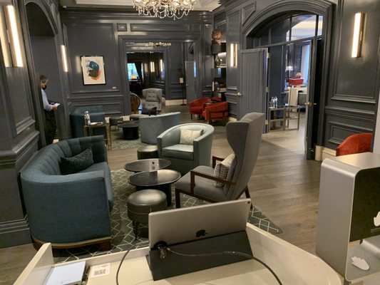 Quadrant Bar & Lounge by null