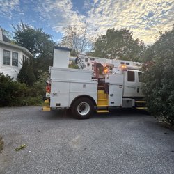 Stella Electric - BGE crew arriving, on advice of Rich.
