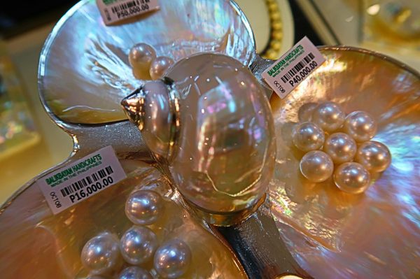 Balikbayan Handicrafts by null