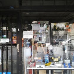Ferretería Ovidio Lagos - La vidriera exhibiendo lo que podrás encontrar allí