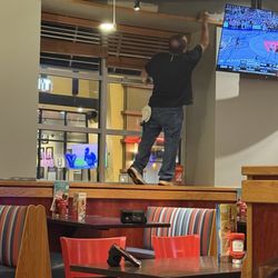 Red Robin Gourmet Burgers and Brews - It is 8pm.... and these people are painting while we eat our burgers.