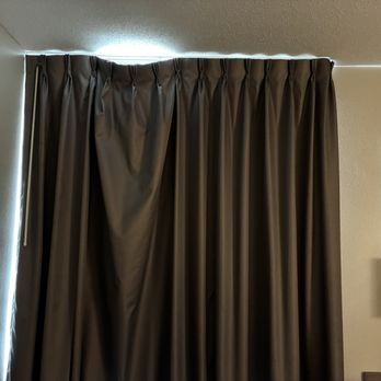 Red Roof PLUS+ Boston - Logan - Curtains not properly hung - Hotels Near Me - Saugus, Massachusetts Red Roof PLUS+ Boston - Logan - Curtains not properly hung - Hotels Near Me - Saugus, Massachusetts