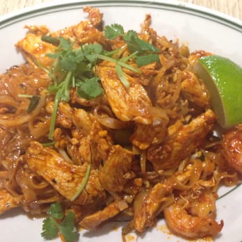 US Thai Cafe - Chicken and shrimp pad Thai - Thai Near Me - Edgewater, Colorado