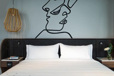 Renaissance Montreal Downtown Hotel by null