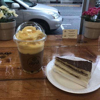 Ara Coffee - Mango bubble tea and slice of tiramisu (came out to about $10) - Coffee Roasteries Near Me - Rutherford, New Jersey