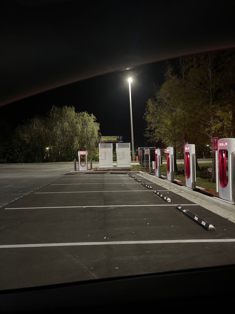 TESLA SUPERCHARGER Updated May 2024 1737 E Oak St, Arcadia, Florida