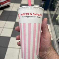 United Dairy Farmers - Strawberry malt