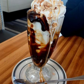 Maverick Jack's Burlingame - Candy Bar Sundae - New American Near Me - Burlingame, California Maverick Jack's Burlingame - Candy Bar Sundae - New American Near Me - Burlingame, California