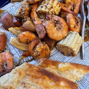 Bubba Gump Shrimp - Crab & Shrimp Boil - Seafood Near Me - Monterey, California
