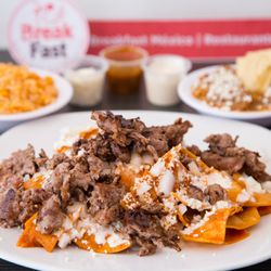 Breakfast México - Chilaquiles Rojos con Carne Breakfast México | Restaurante Digital
