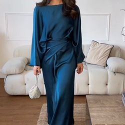 Modest & Posh - Gorgeous 1 piece wrap dress.
