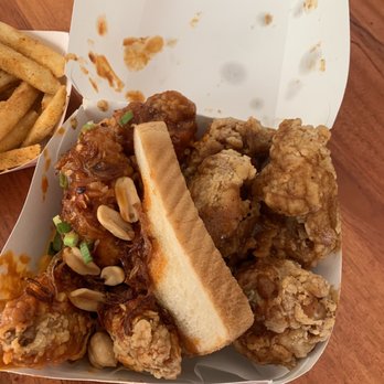 World Fried Chicken - mango habanero (right), sunchang sweet chili (left) and buttered toast - Chicken Shop Near Me - Ontario, California