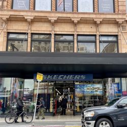 SKECHERS Warehouse Outlet