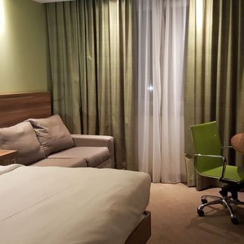 Hampton by Hilton Nuremberg City Centre - My Room at Hampton Nürnberg City Centre - Hotels Near Me - Nuremberg, BY